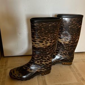 Cheeta print rain boots